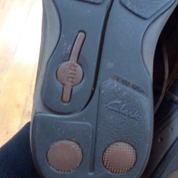 Like New Men's Clarks Active Air - Picture 6 of 8